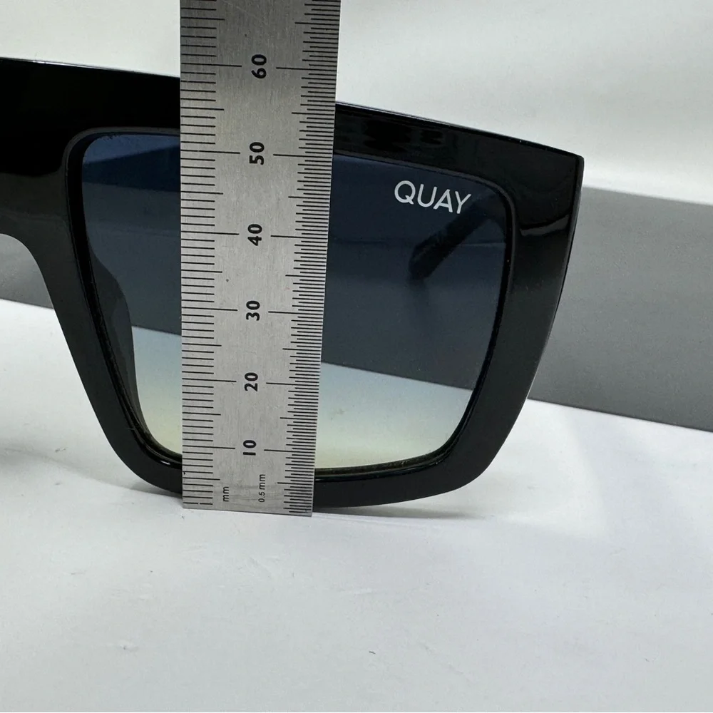 Quay Australia frame very